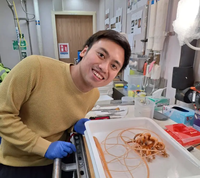 Menembus Kutub Selatan  Ini Cerita Ezra Timothy Teliti Jejak DNA Sedimen Purba di Antartika