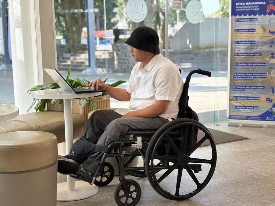 Tak Menyerah pada Keterbatasan  Ini Kisah Syamsun Ramli Tembus Program Doktor ITB