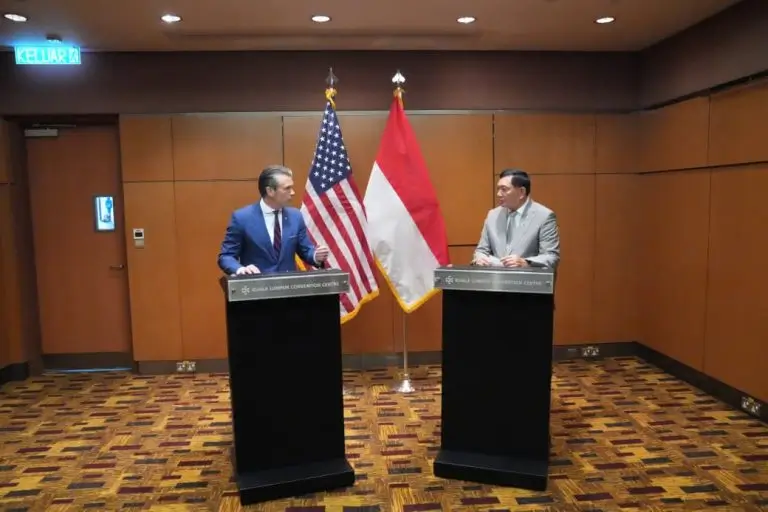 Foto: Menteri Pertahanan RI Sjafrie Sjamsoeddin dan Menteri Peperangan Amerika Serikat Pete Hegseth (dok. Kementerian Pertahanan)