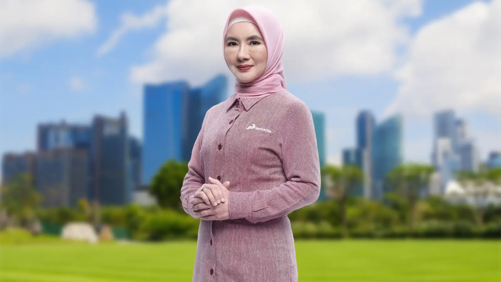 Direktur Utama PT Pertamina (Persero) Nicke Widyawati mengenakan baju daur ulang ramah lingkungan. (Foto. Dok. Pertamina)