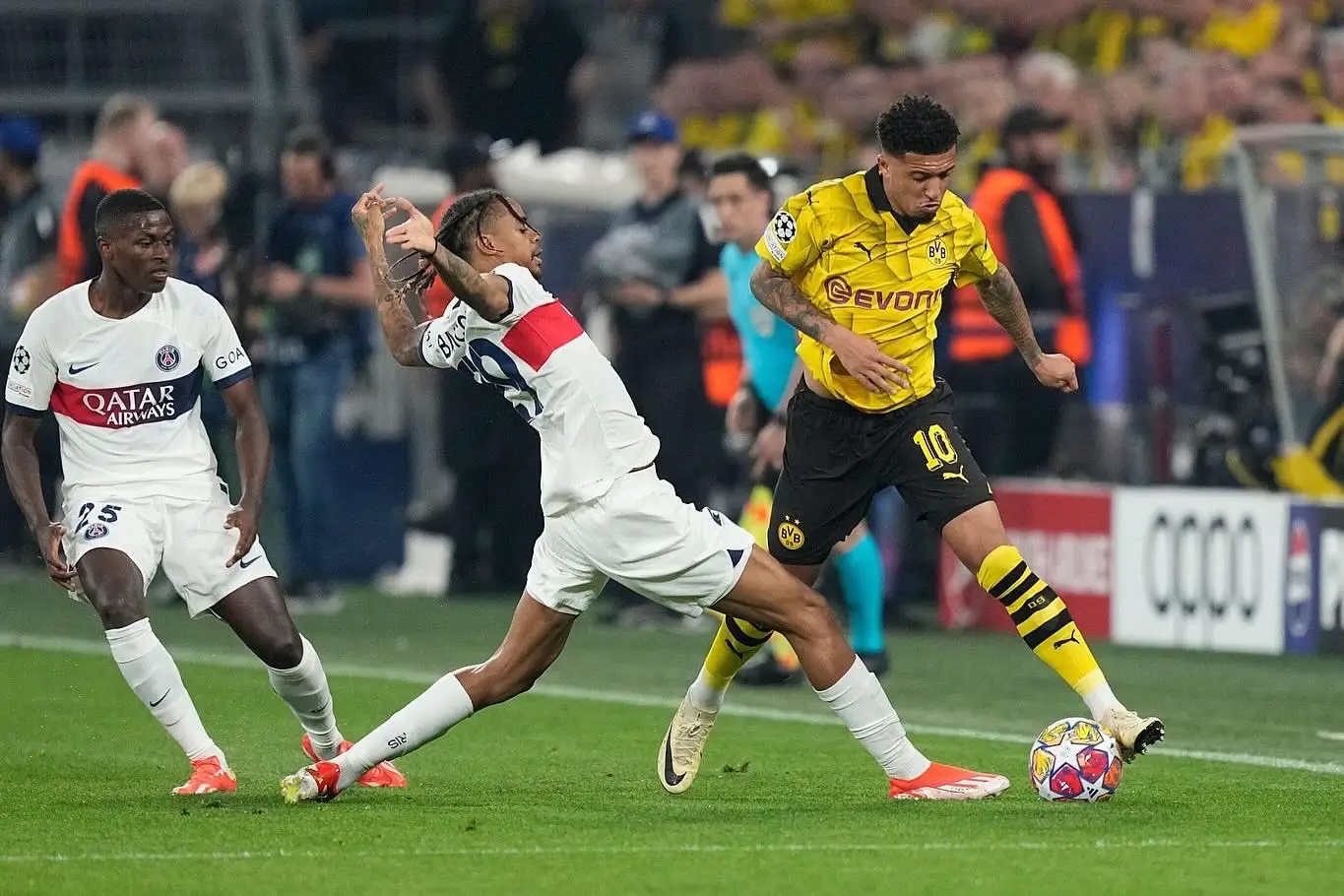 Jadon Sancho menjadi pemain Inggris pertama yang sebelas kali menggocek lawan. Foto: Istimewa