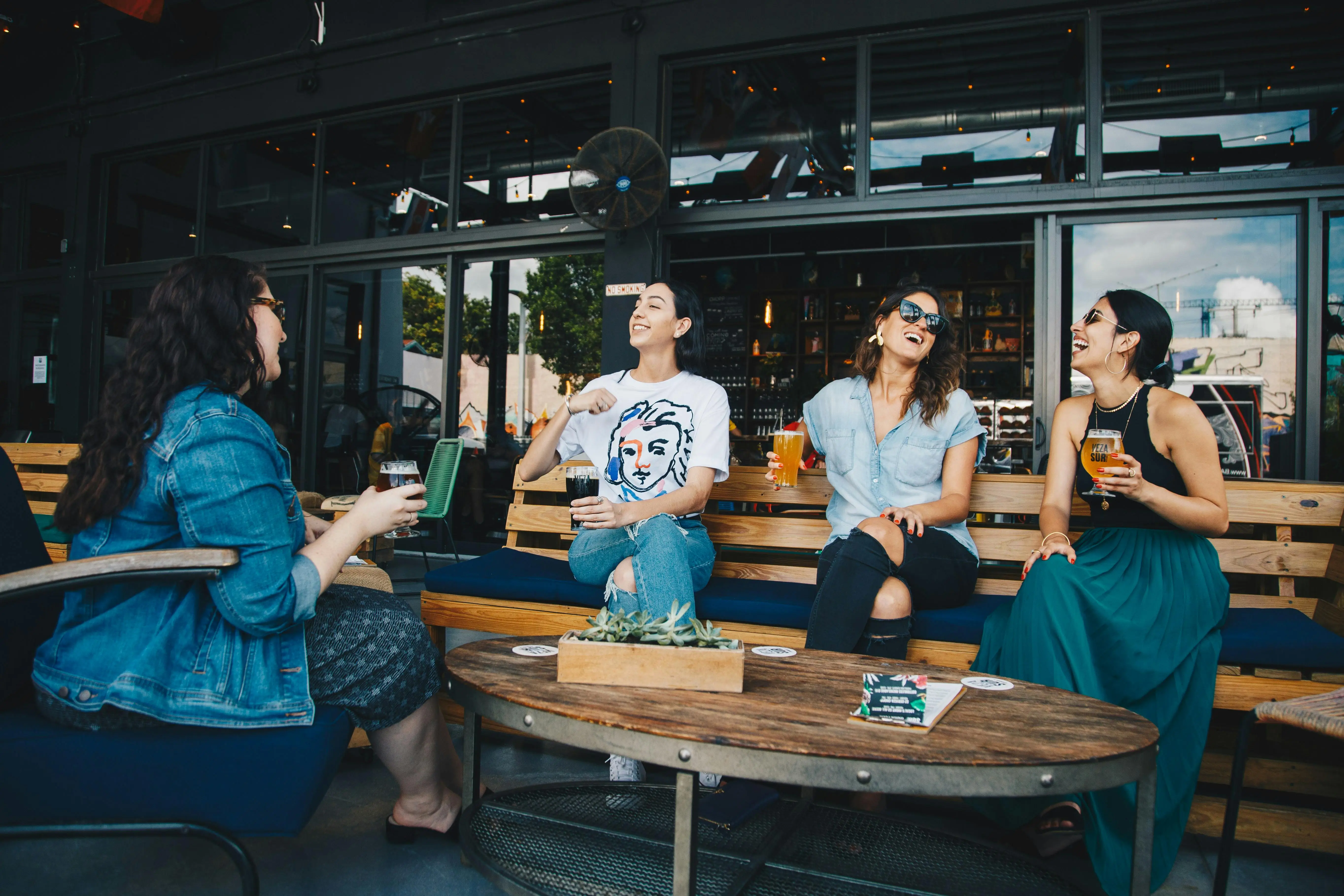 Ilustrasi low maintenance friendship. (Foto: Pexels/ELEVATE)