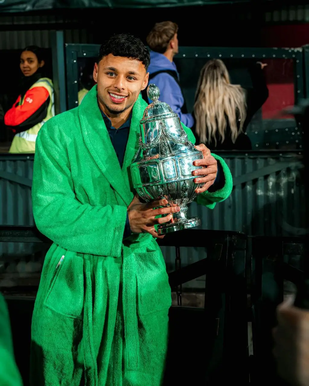 Dean James juara Piala KNVB musim ini bersama Go Ahead Eagles. (Foto: Instagram Dean James)