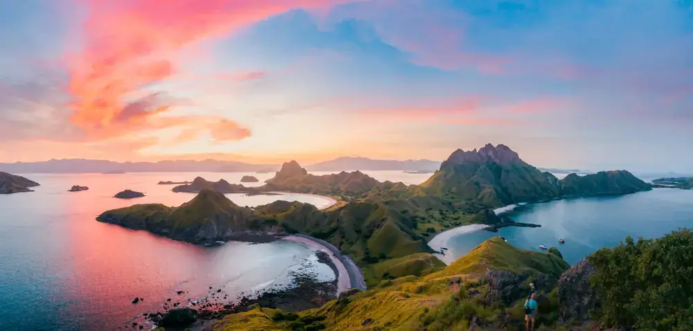 5 Rekomendasi Destinasi Bulan Madu dengan Pemandangan Pantai yang Cantik Selain Bali