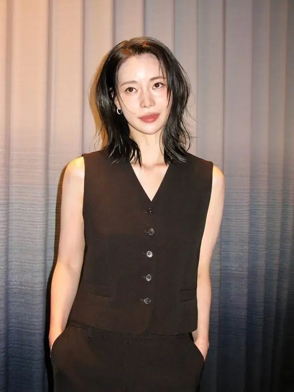Stylish Trendy dan Mudah Ditiru Ini 7 Inspirasi Outfit ala Aktris Lim Ji Yeon