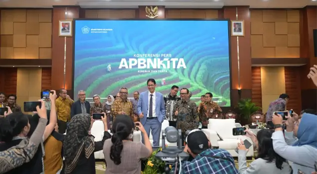 Menteri Keuangan (Menkeu) RI, Purbaya Yudhi Sadewa (tengah). (Foto: Kemenkeu Foto/Biro KLI - Zalfa’ Dhiaulhaq)