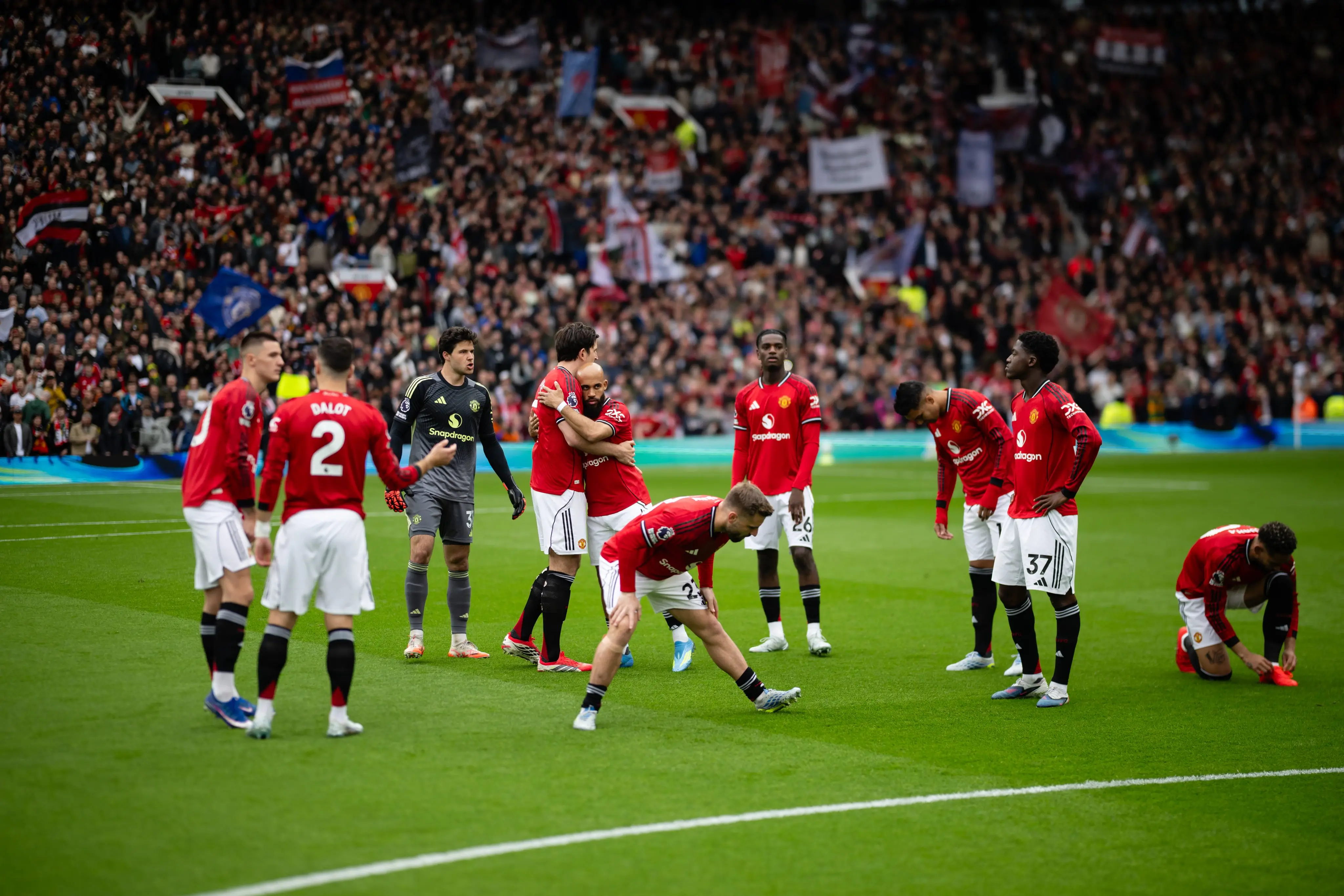 Lima pemain disebut bisa menggantikan Casemiro di Manchester United. Foto X Manchester United.