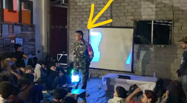 Gelaran nonton bareng (nobar) film “Pesta Babi” karya Dandhy Laksono di Universitas Khaerun, Ternate pada Selasa (12/05/26) dibubarkan aparat TNI. (Foto: X/Dandhy_Laksono)