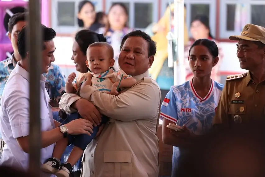 Presiden RI, Prabowo Subianto ketika bertemu dengan warga Pulau Miangas pada Sabtu (11/05/26). (Foto: Instagram/presidenrepublikindonesia)