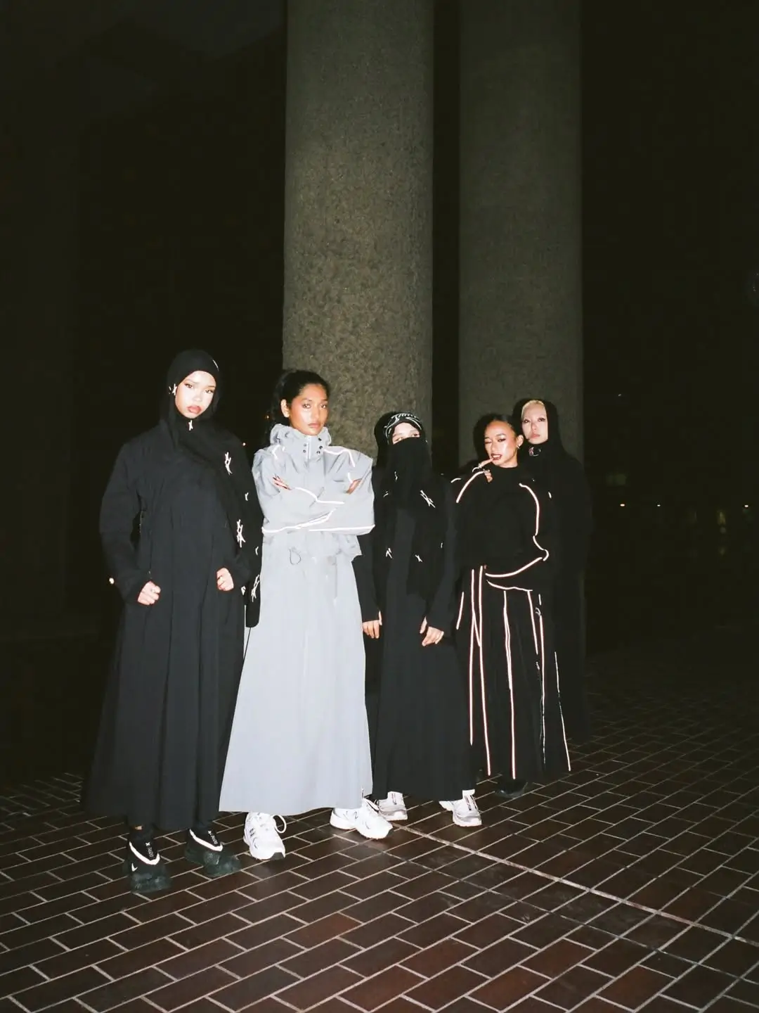 Saeedah Haque  Desainer Otodidak yang Bawa Abaya ke Panggung Global Lewat Gaya Streetwear