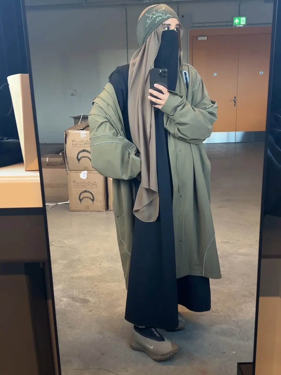 Saeedah Haque  Desainer Otodidak yang Bawa Abaya ke Panggung Global Lewat Gaya Streetwear