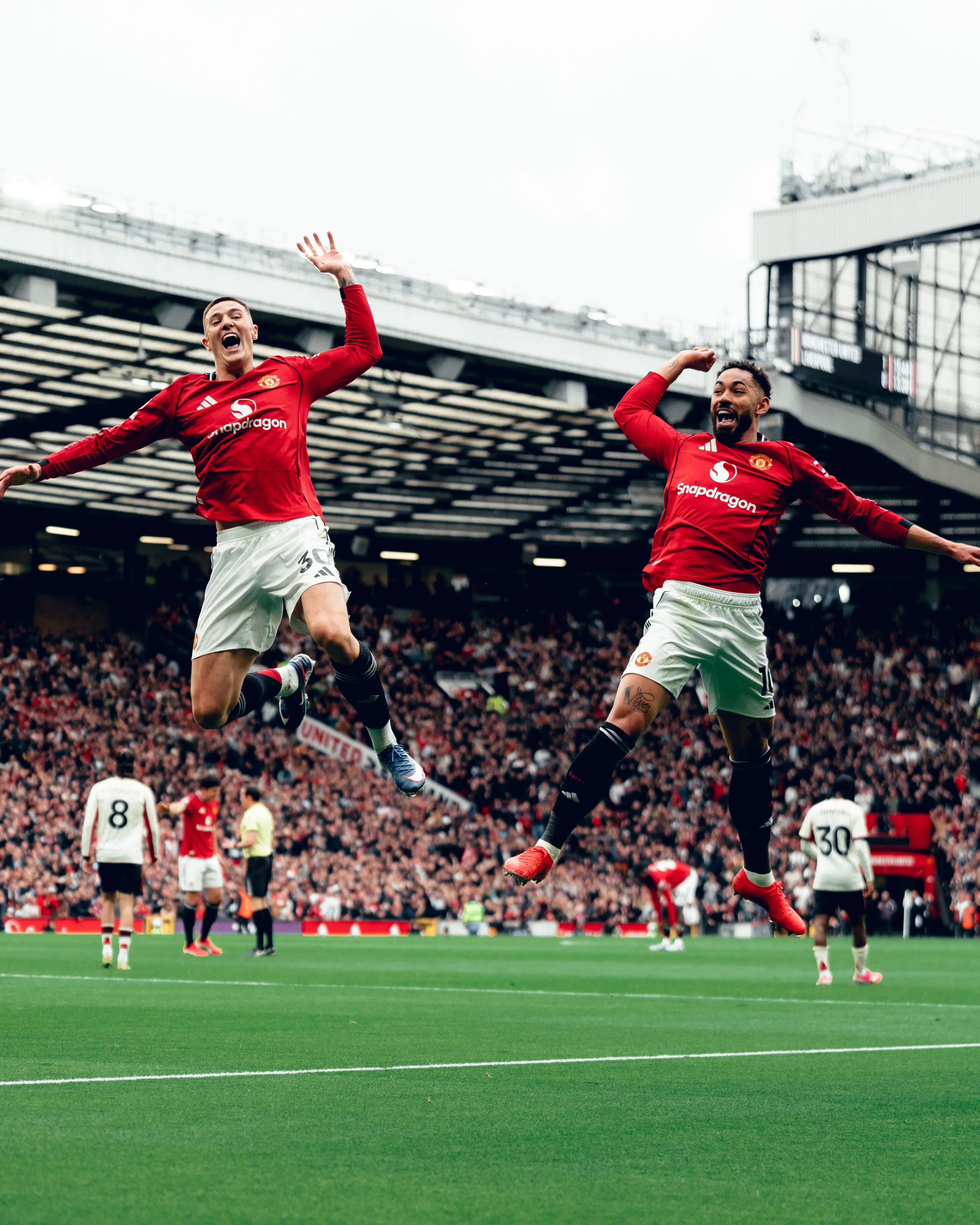Manchester United Menandai Kembalinya ke Liga Champions dengan Gaya  Bekuk Liverpool 3 2 di Old Trafford