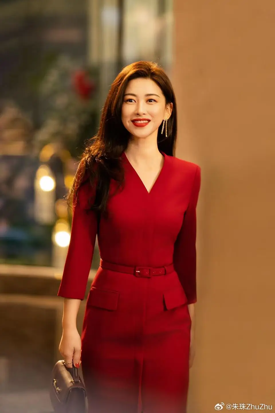 Dari VJ MTV hingga Aktris Internasional  Ini Perjalanan Karier Zhu Zhu Pemeran Xu Mi Yu di The Epoch of Miyu