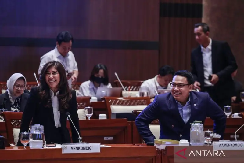 Pemerintah Kaji Aturan Wajib Nomor HP untuk Buat Akun Medsos