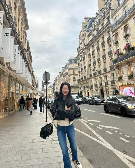 Stylish Trendy dan Mudah Ditiru Ini 7 Inspirasi Outfit ala Aktris Lim Ji Yeon