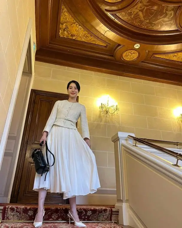 Stylish Trendy dan Mudah Ditiru Ini 7 Inspirasi Outfit ala Aktris Lim Ji Yeon