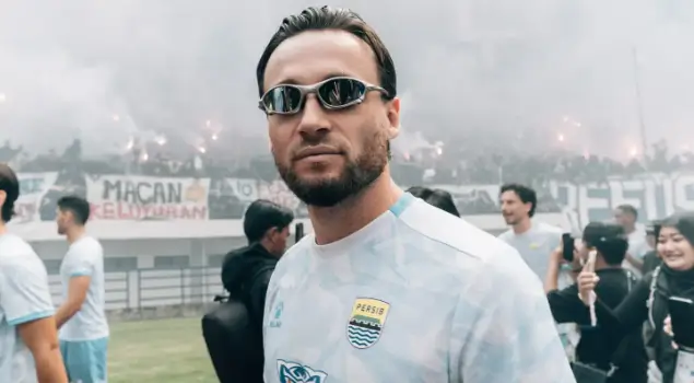 Suporter Persija Jakarta, The Jakmania, melaporkan Marc Klok ke PSSI. Foto Instagram Marc Klok.
