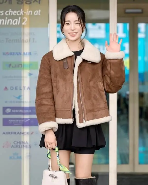 Stylish Trendy dan Mudah Ditiru Ini 7 Inspirasi Outfit ala Aktris Lim Ji Yeon