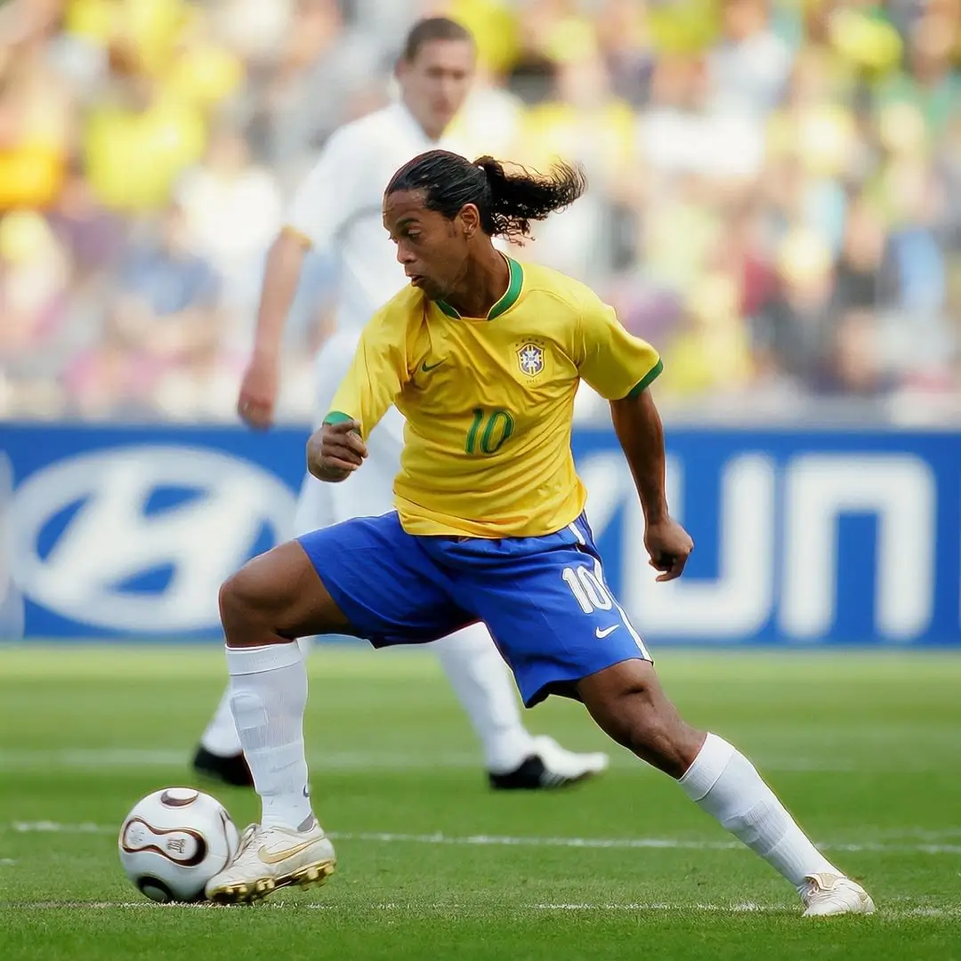 Ronaldinho mengklaim tidak akan menonton Copa America 2024, tapi minta tiket ke Vinicius Junior. Foto Instagram Ronaldinho.