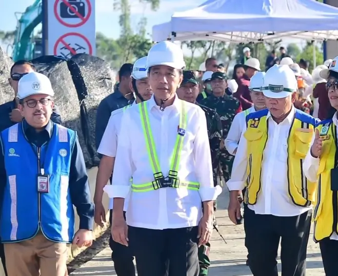 Presiden RI Joko Widodo (tengah) saat memantau pembangunan IKN, Kalimantan Timur pada Rabu (5/6/24). (Foto: Instagram/jokowi)