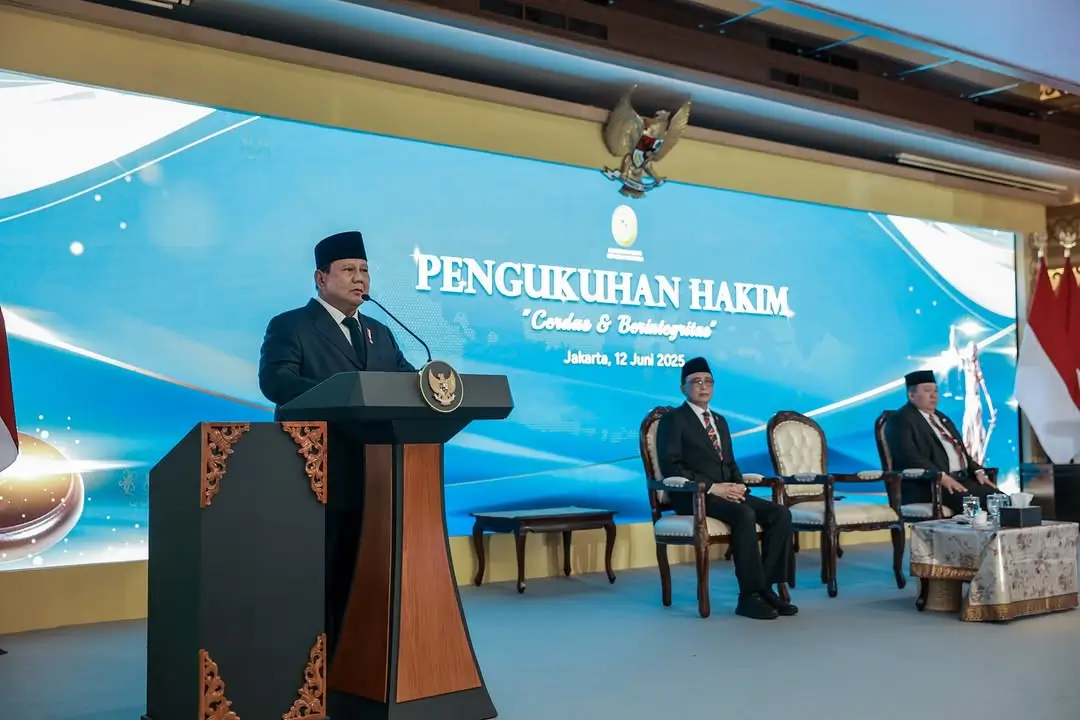 Presiden RI, Prabowo Subianto memberikan sambutan pidato dalam acara pengukuhan hakim di Gedung Mahkamah Agung (MA), Jakarta, pada Kamis (12/06/25). (Foto: Instagram/presidenrepublikindonesia)