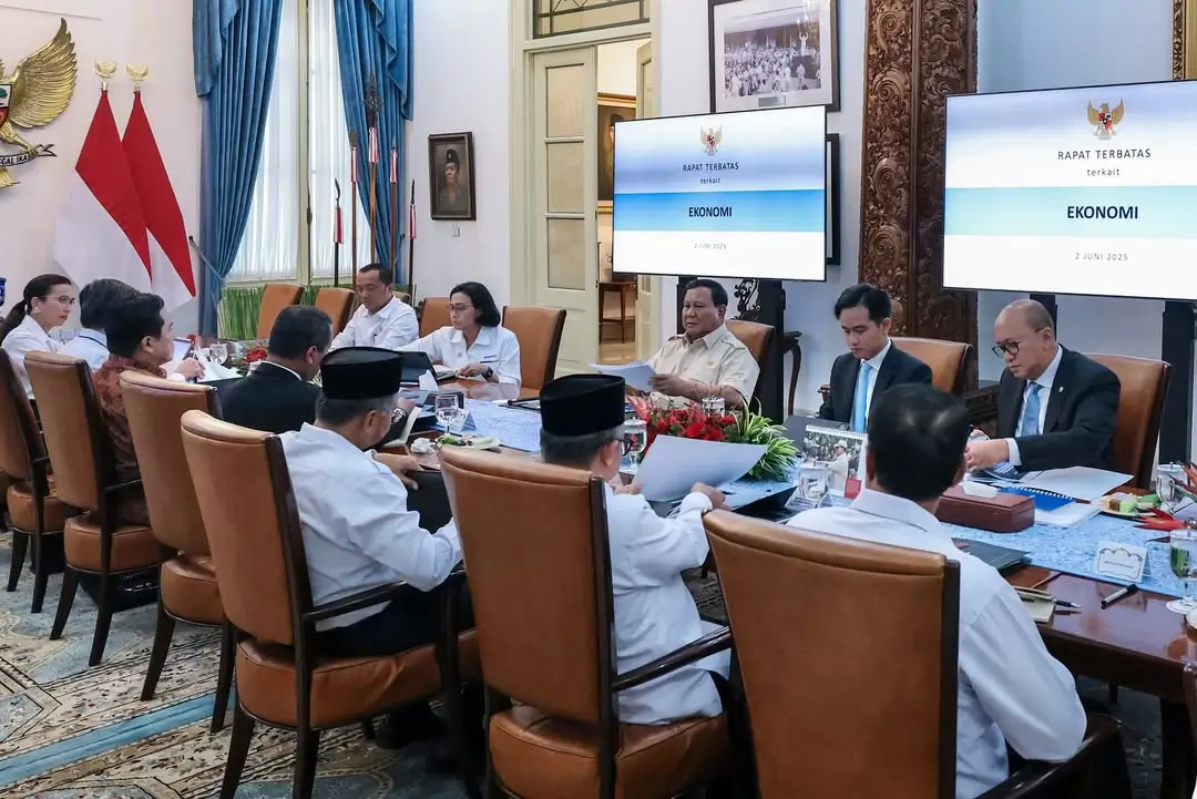 Presiden RI Prabowo Subianto, Wakil Presiden RI Gibran Rakabuming Raka, beserta jajaran menteri Kabinet Merah Putih (KMP). (Foto: Instagram/presidenrepublikindonesia)