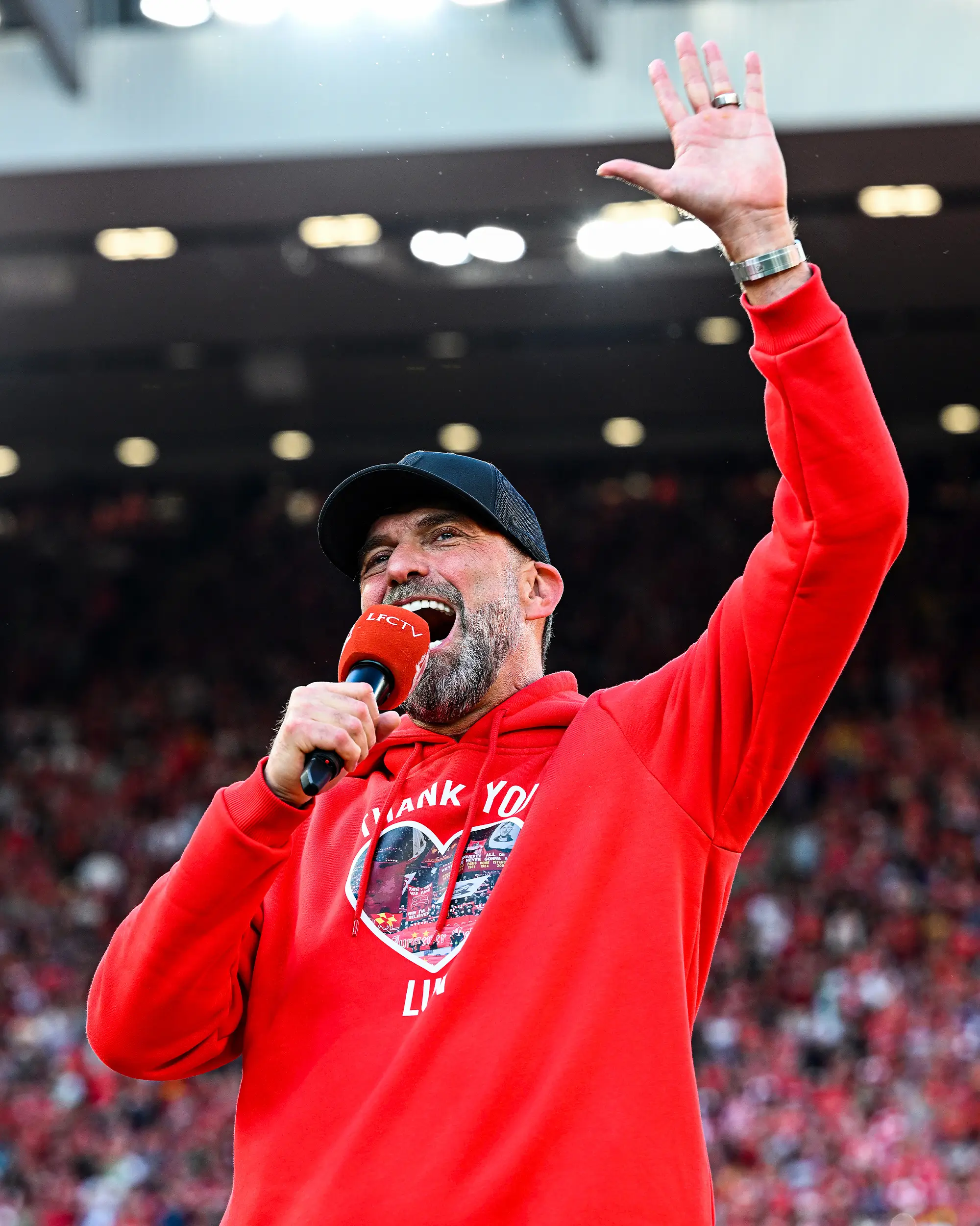Jurgen Klopp secara tegas menilai kompetisi yang diperluas ini sebagai ide terburuk yang pernah diterapkan dalam sepak bola. Foto X Liverpool.