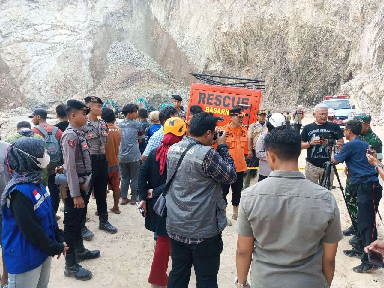 Foto: Kemensos Siapkan Bantuan Korban Longsor Cirebon (dok. Kemensos)