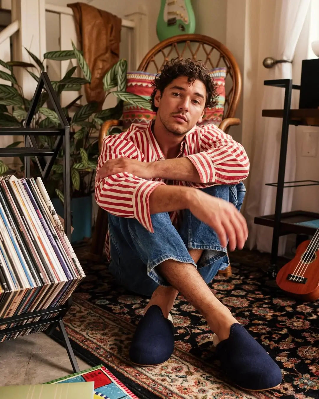 Profil Belmont Cameli  Pemeran Garrett Graham di Serial  Off Campus  yang Naik Daun