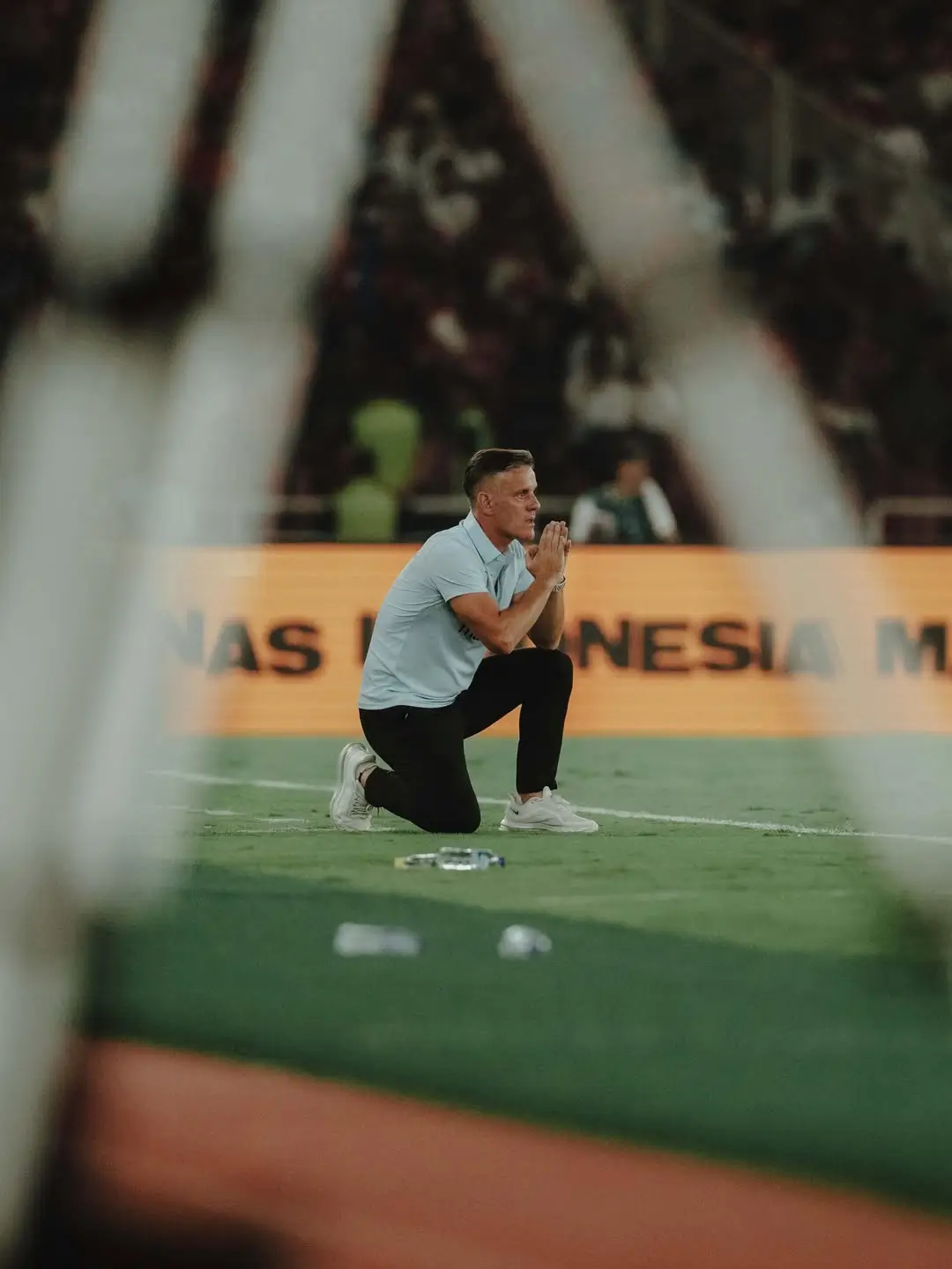 Pelatih Timnas Indonesia, John Herdman, menempatkan dukungan nasional sebagai salah satu bagian penting dalam perjalanan Tim Merah Putih. Foto Instagram John Herdman.