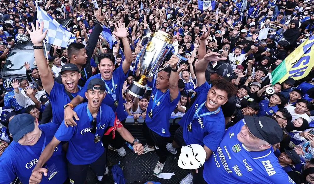 Persib Bandung tetap bergerak untuk musim depan walau dibanned FIFA. (Foto: Persib Bandung)