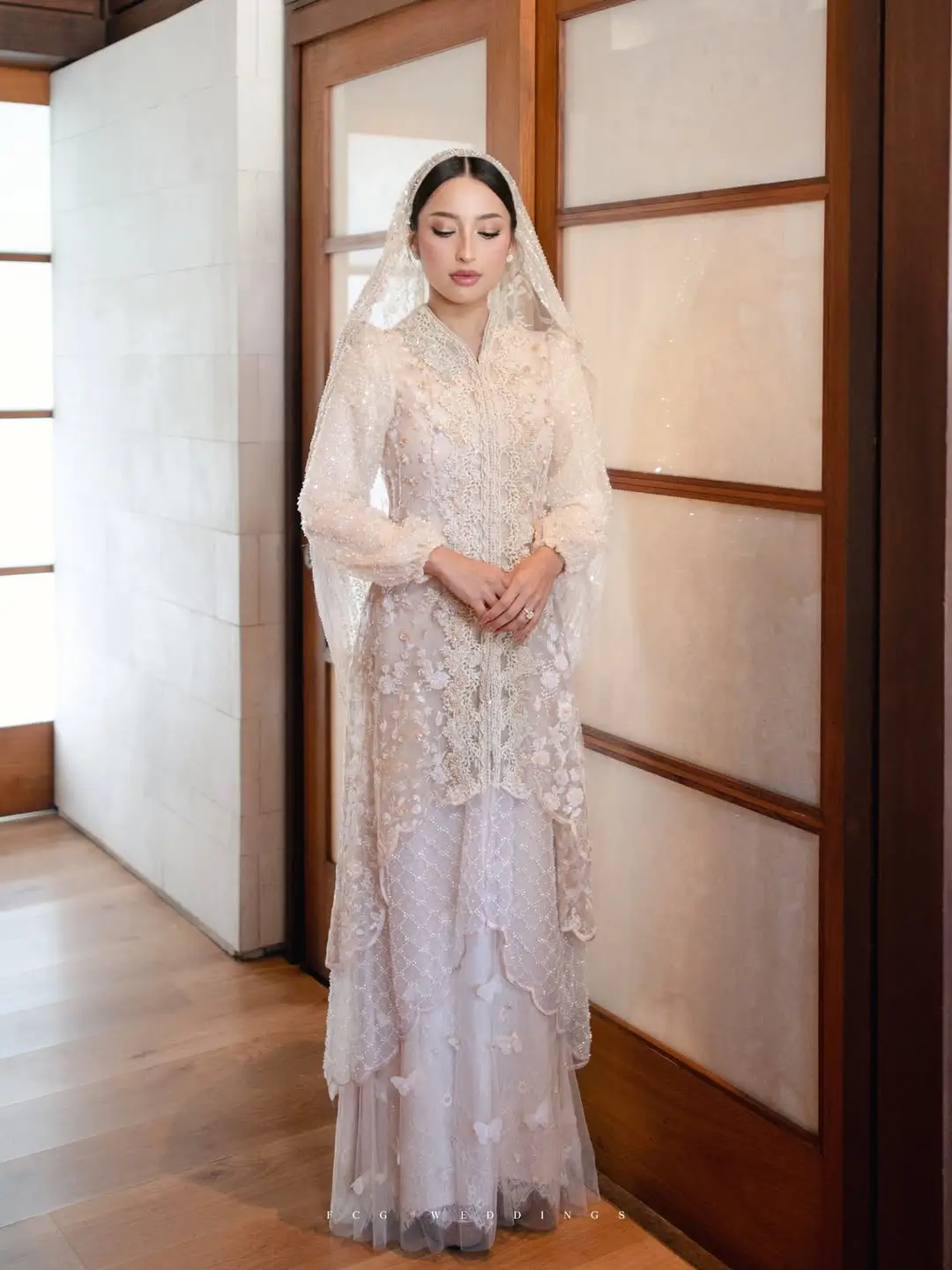 Pesona Jennifer Coppen dalam Balutan 13 Busana Custom Made di Pernikahannya dengan Justin Hubner