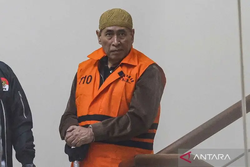 Satu dari dua tersangka baru kasus dugaan korupsi pengelolaan kuota haji periode 2023—2024 yang ditahan KPK pada Senin (08/06/26). (Foto: ANTARA FOTO/Darryl Ramadhan/nym)