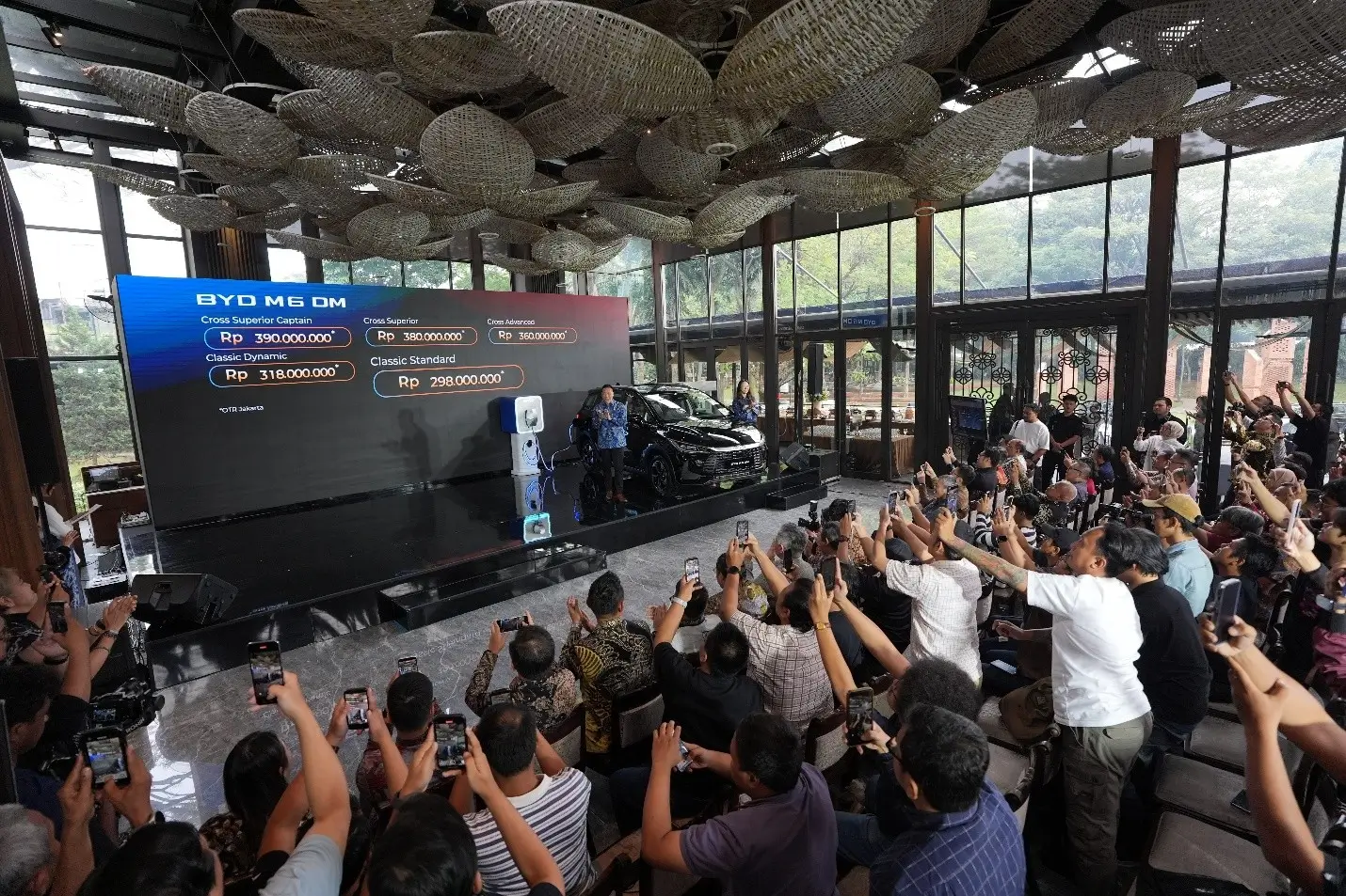 Mulai Rp298 Juta  Ini Harga Lengkap BYD M6 DM di Indonesia