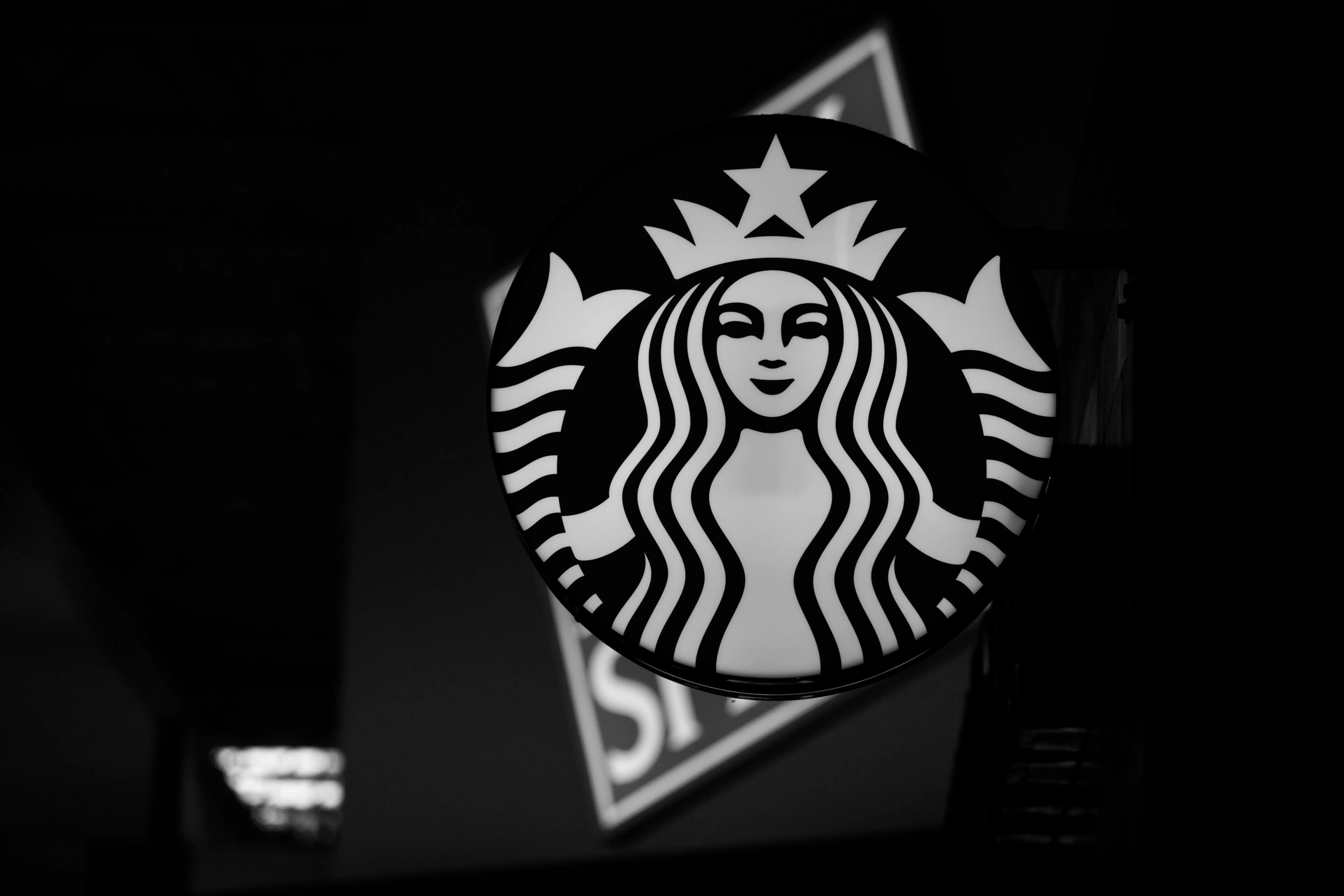 Logo Starbucks. (Foto: Pexels/princess)