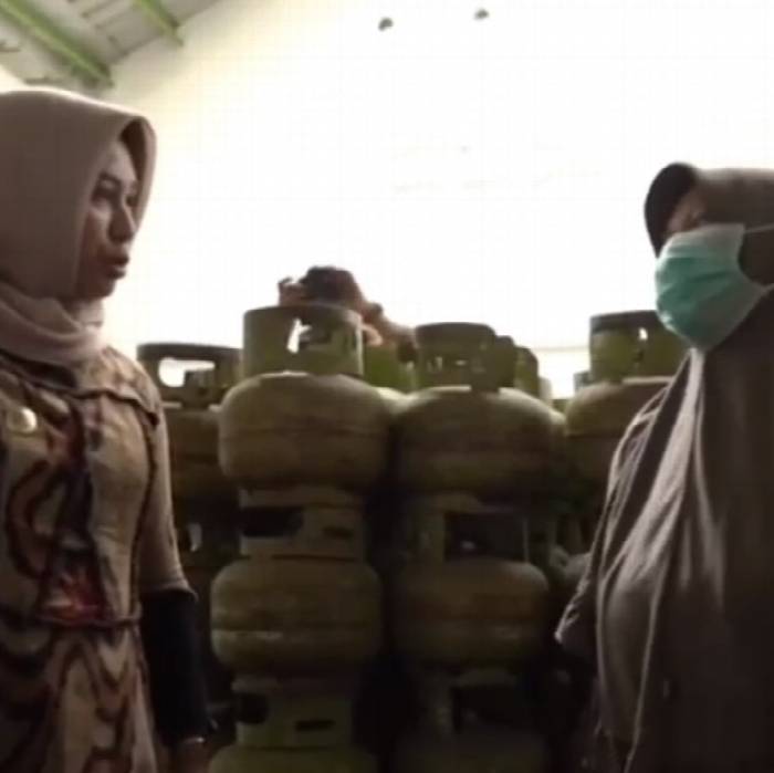 Atasi Kelangkaan LPG 3 Kg  Kepala Daerah di Jawa Timur Lakukan Sidak 