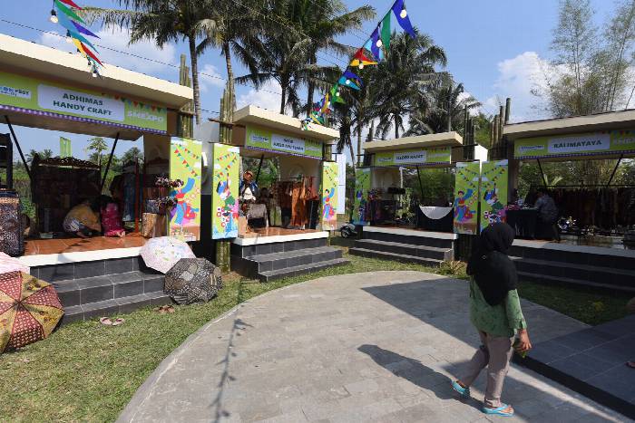 UMKM Pertamina saat acara “Balkon Fest Pertamina” yang diselenggarakan di Balkondes Wringin Putih, Borobudur, Magelang, Jawa Tengah pada Minggu (23/7/2023). (Foto: Dok. Pertamina)