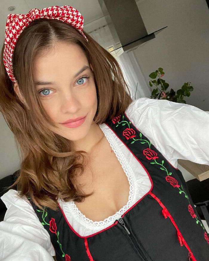 Barbara Palvin  Supermodel Asal Hungaria yang Dipersunting Bintang Hollywood Dylan Sprouse