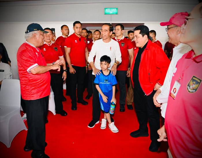 Laga Timnas Indonesia vs Argentina sukses digelare di Stadion GBK Jakarta, Presiden Jokowi memuji Erick Thohir yang mampu mendatangkan La Albiceleste. Foto: PSSI.