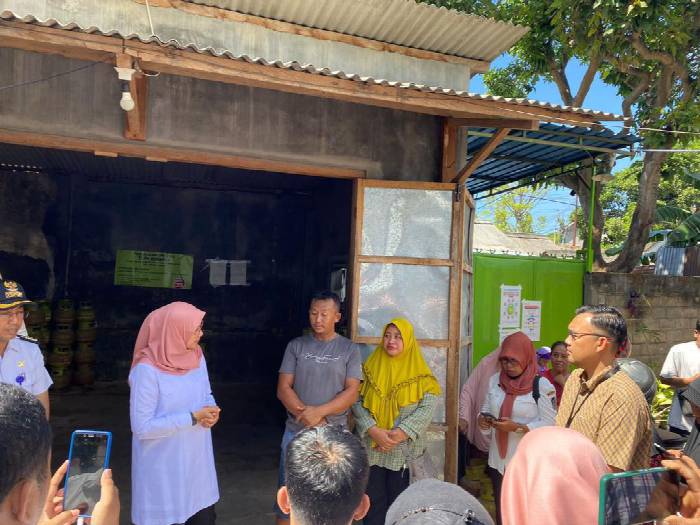 Atasi Kelangkaan LPG 3 Kg  Kepala Daerah di Jawa Timur Lakukan Sidak 