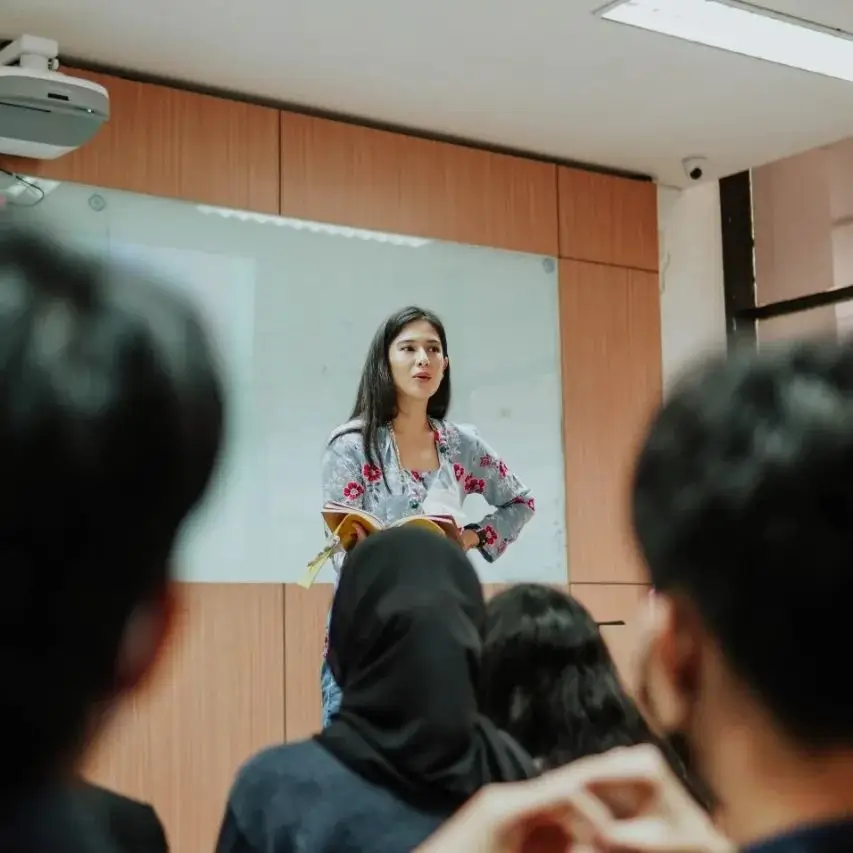 5 Artis Wanita Ini Peduli Pendidikan Anak Indonesia hingga Dirikan Sekolah Gratis