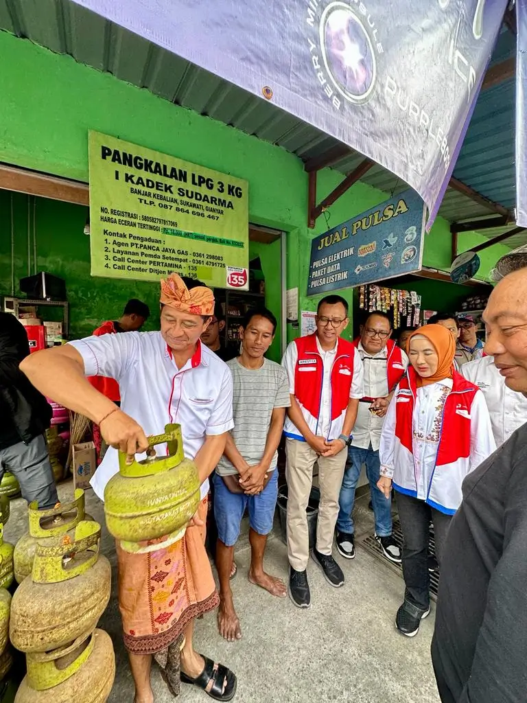 Dirut Pertamina Blusukan Pantau Ketersediaan LPG 3 Kg di Bali