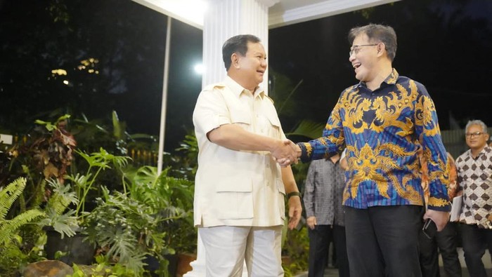  Pertemuan politisi PDI Perjuangan Budiman Sudjatmiko dengan Ketua Umum Partai Gerindra Prabowo Subianto di Jakarta Selatan, Selasa (18/7/23). (Foto: Media Gerindra)