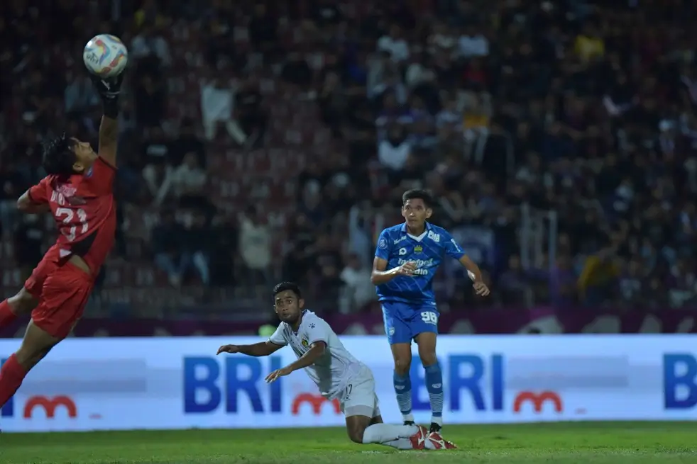 Datang  Persib Menang