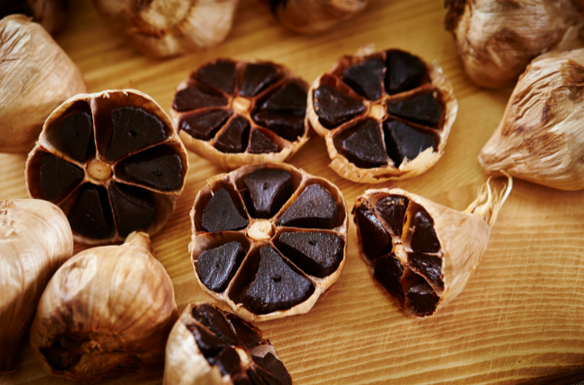 Ilustrasi bawang hitam. (Foto: Canva Pro/Getty Images/ma-no)