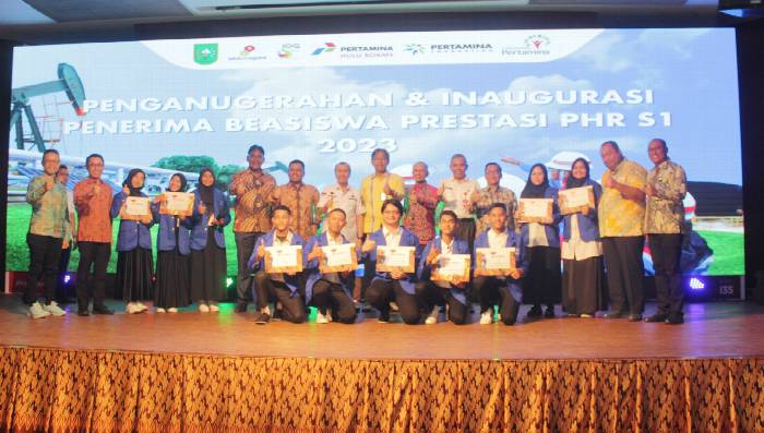 Para penerima beasiswa Pertamina Hulu Rokan. (Foto: Dok. PHR)