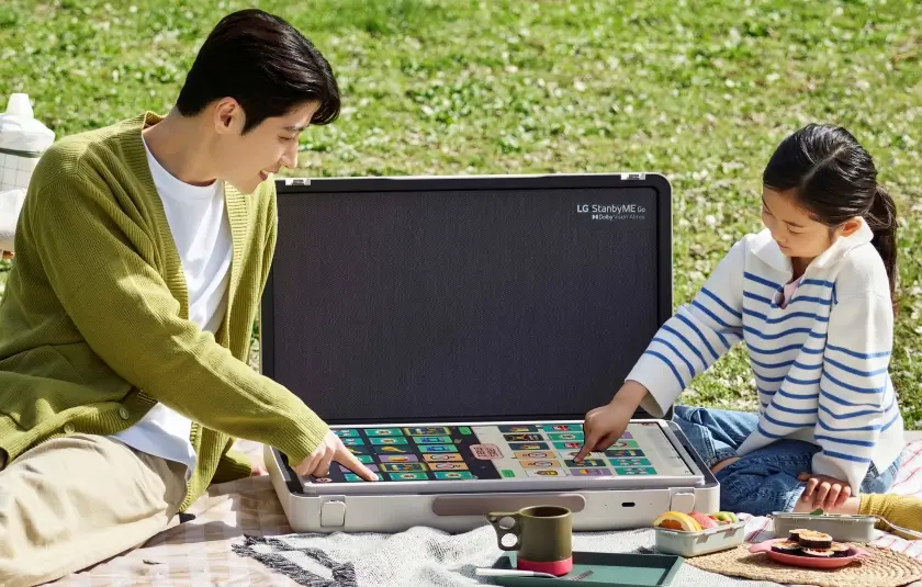 LG StanbyMe Go  Tablet 27 Inch yang Menyatu dengan Koper
