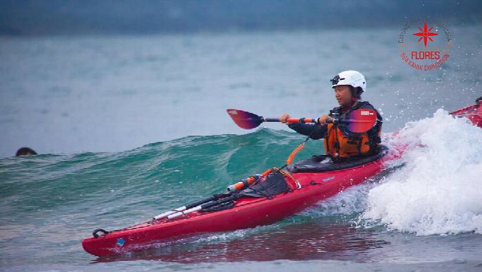  Tim expedisi berlatih ombak di Batu Karas, Jawa Barat, dilatih oleh guide selancar terbaik. (Foto: Instagram/wanadri_official)