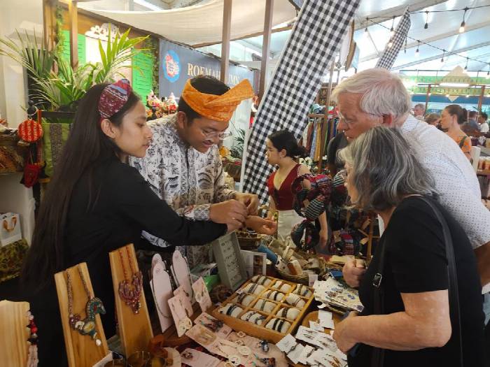 Produk Mitra Binaan Pertamina diminati warga Belanda, dalam Pameran Indonesia Tong Tong Fair (TTF) ke-62 yang berlangsung pada 1-11 September 2022 di Den Haag, Belanda. (Foto: Istimewa)