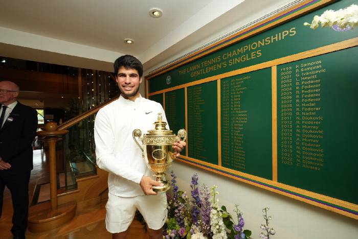 Wow  Petenis Spanyol Carlos Alcaraz Menangkan Grand Slam Wimbledon Pertamanya di usia 20 tahun